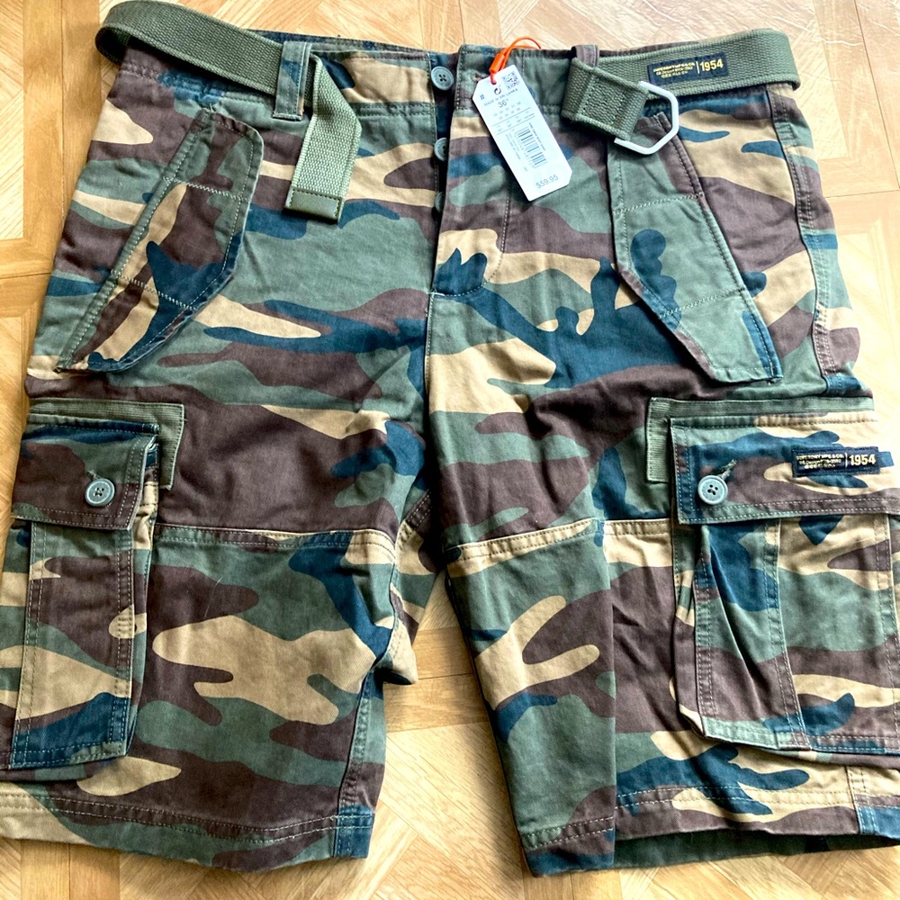 Men’s size 36 NWT camo cargo shorts
